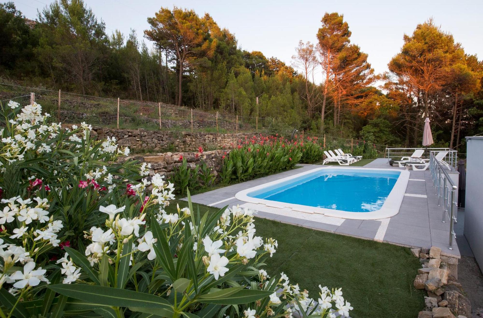Lucija With Swimming Pool * Tugare