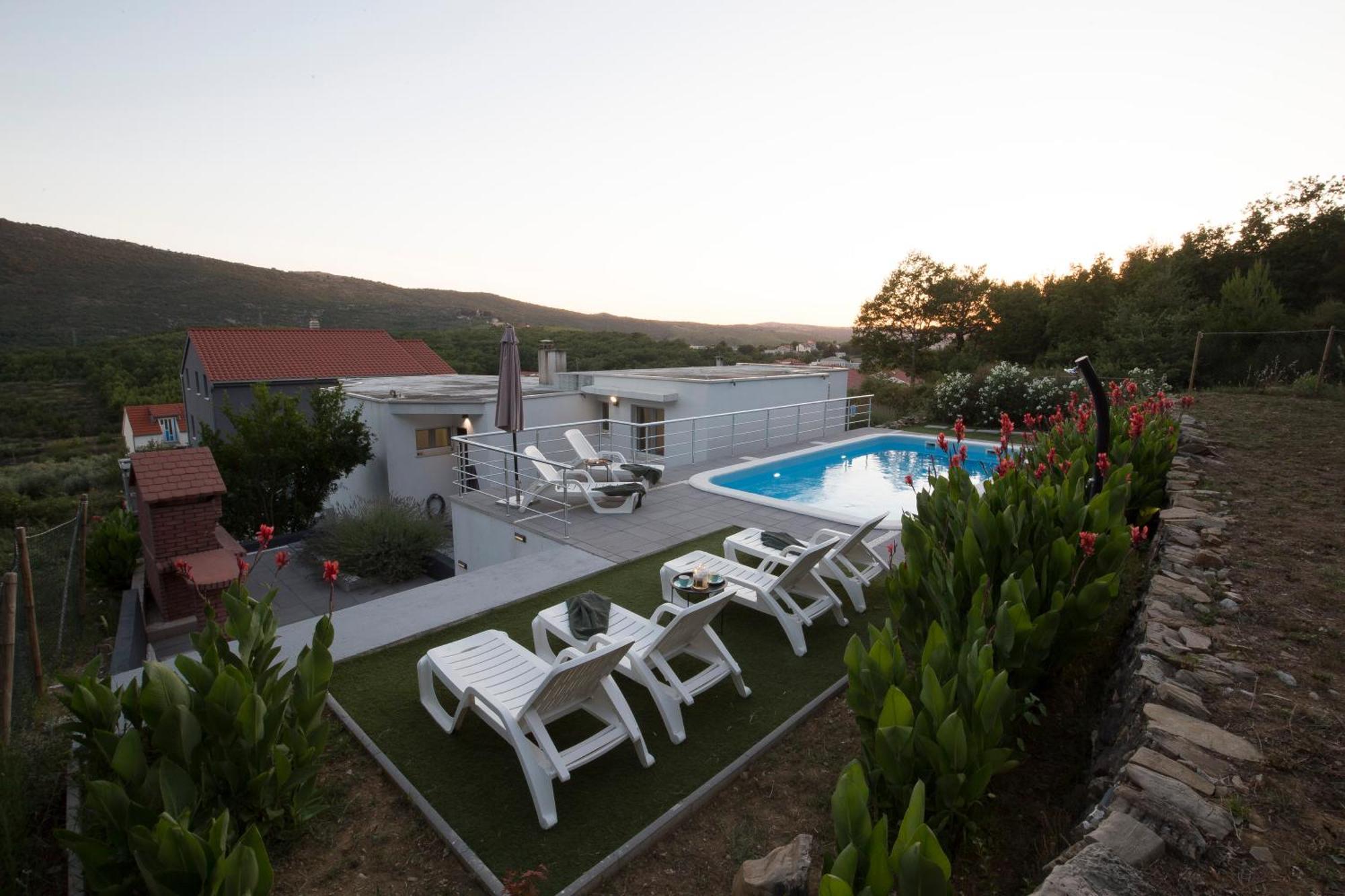Lucija With Swimming Pool Holiday home *