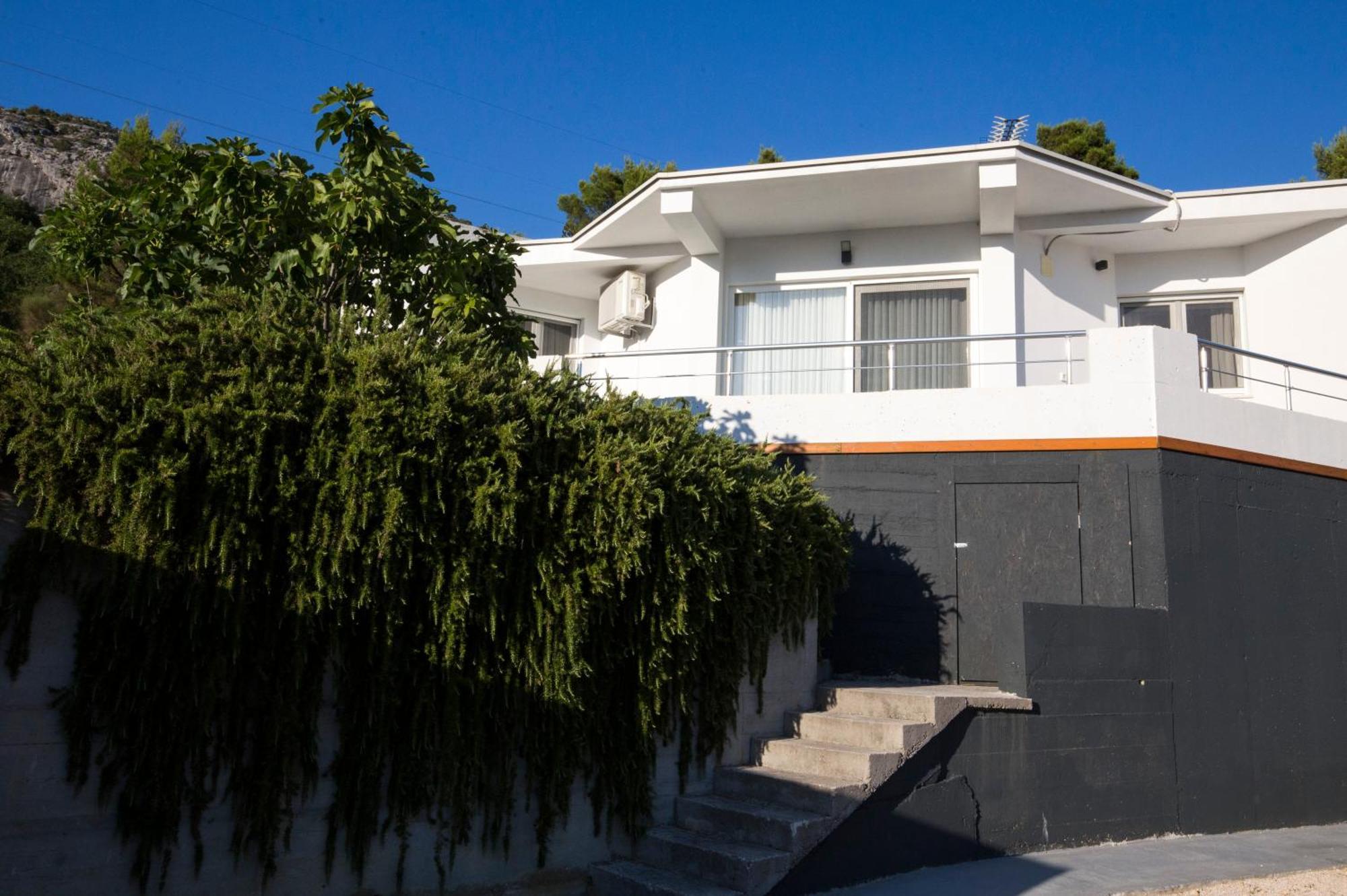Lucija With Swimming Pool Holiday home Tugare